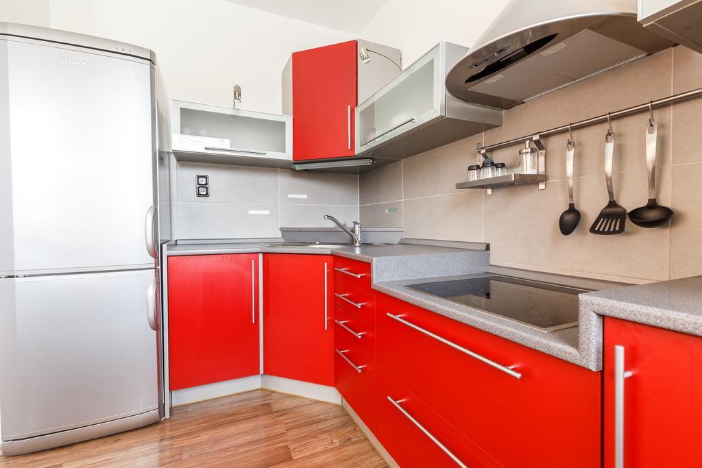 קרלובי וארי Modern Apartment With 2 Bedrooms מראה חיצוני תמונה