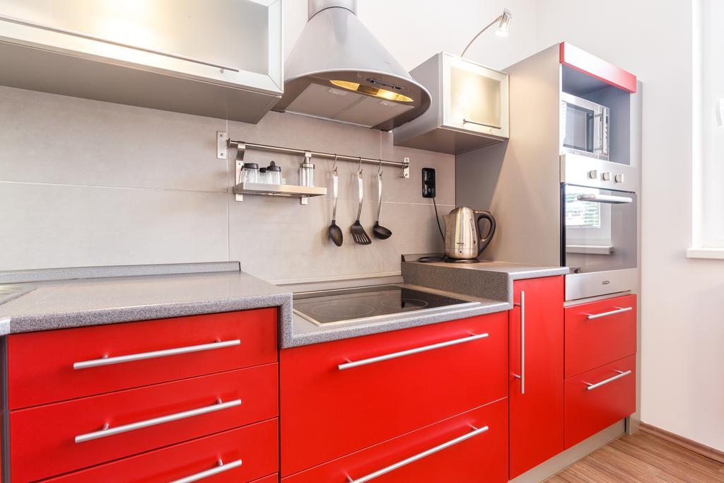 קרלובי וארי Modern Apartment With 2 Bedrooms מראה חיצוני תמונה