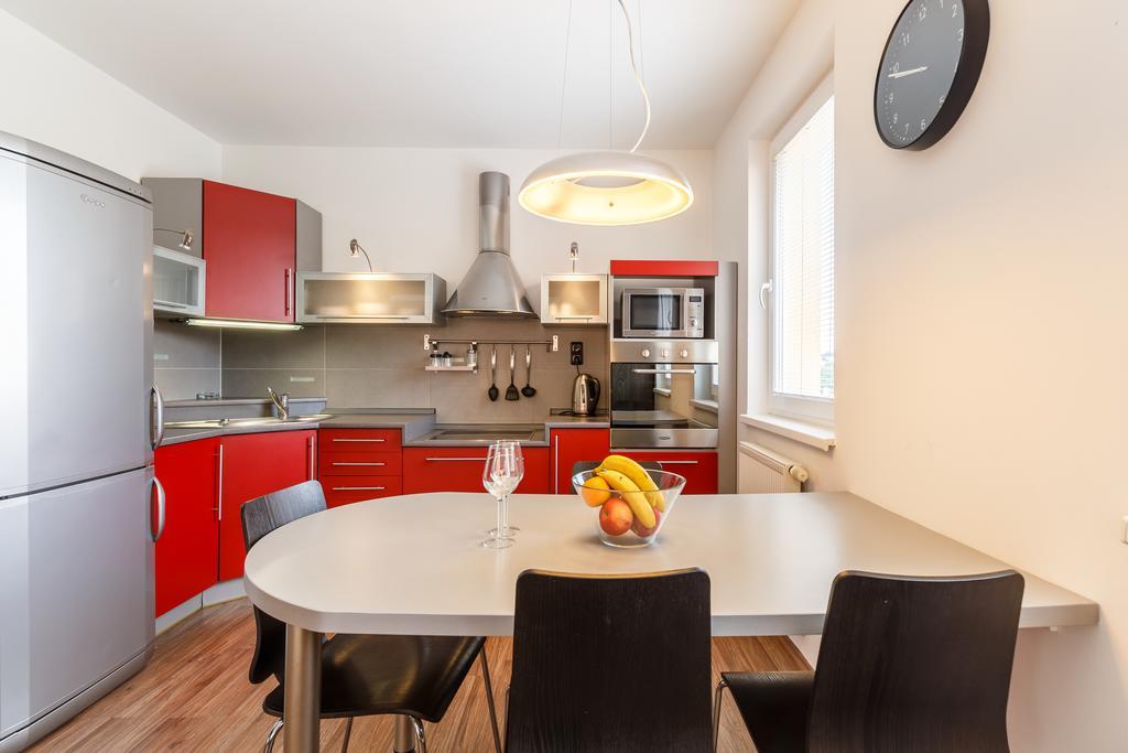 קרלובי וארי Modern Apartment With 2 Bedrooms מראה חיצוני תמונה