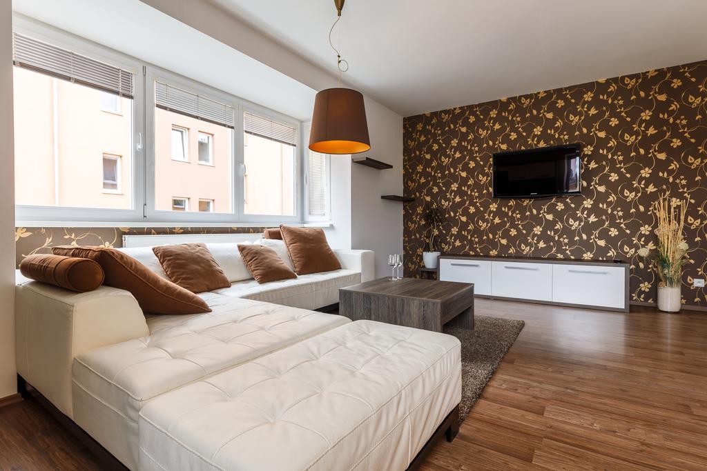 קרלובי וארי Modern Apartment With 2 Bedrooms מראה חיצוני תמונה